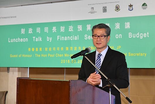 強積金與自己投資的重大分別，就是強積金「鎖死」投資到65歲。（政府新聞處圖片）