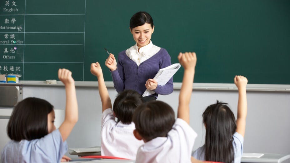 2023年入學的孩子，學校教育應為年輕人做好就業準備，學生能掌握知識、技能、態度和價值觀，發揮能動性。（Shutterstock）