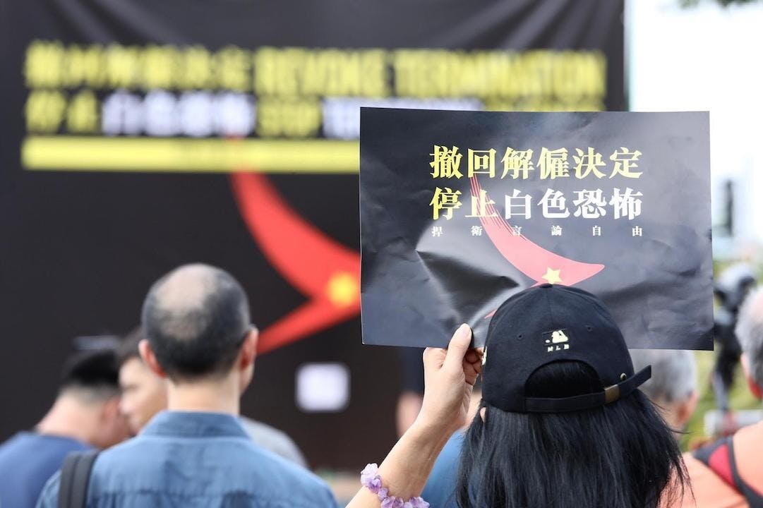 令人沮喪的是，即使國泰是一個標誌性的香港品牌，中央政府並不介意為了政治原因而摧毀它。（亞新社）