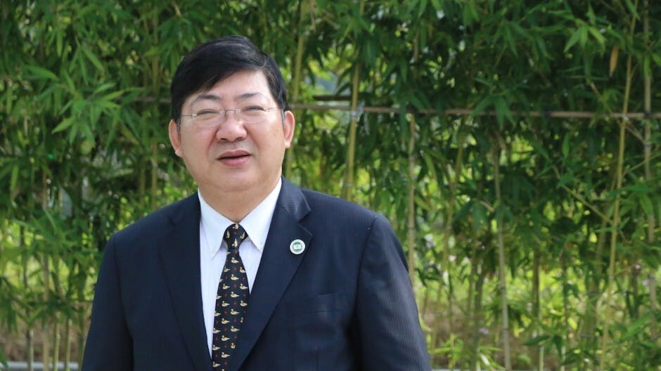 何順文校長與君子企業調查團隊致力推廣「君子企業文化」。（圖片：灼見名家）