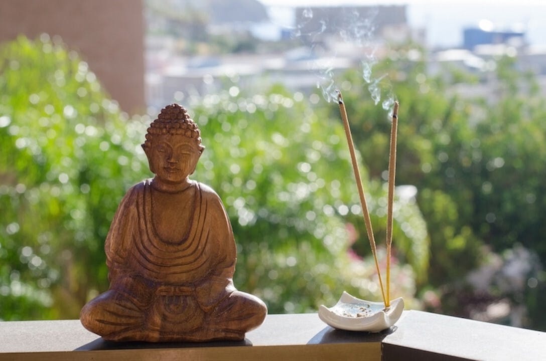 我們住世時修習慈悲和智慧，活得有意義，才能好好面對無常，所以佛學絕對不是臨終宗教。（Shutterstock）