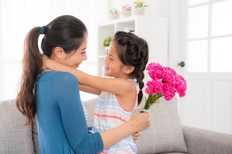 父母對孩子愛護有加,在孩子成長的每一步,都需要關注孩子的教養問題。(Shutterstock)