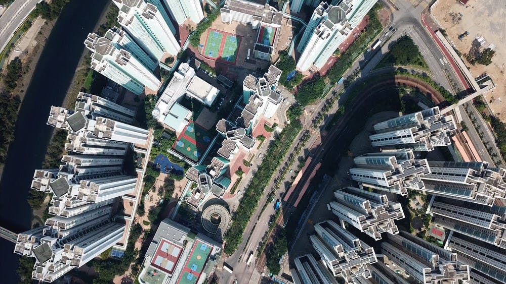 政府有沒有想過一旦空置稅令發展成本明顯上升，地產商會否在投地方面略為放慢手腳呢？（Shutterstock）