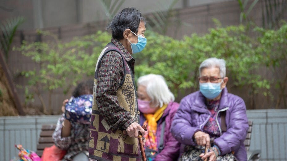 政府宣布，已接種3劑科興或復必泰疫苗的60歲或以上人士，在接種第3劑疫苗至少3個月後，可接種第4劑疫苗。（亞新社）