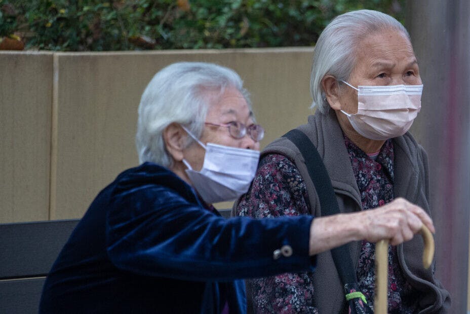 長者應該怎樣在衣、食方面精打細算呢？（亞新社）