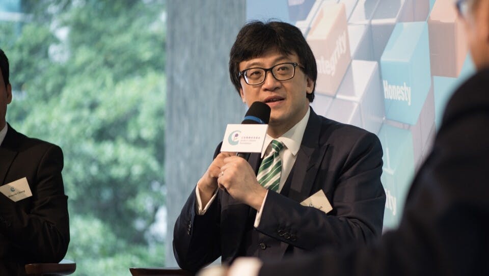 這個時勢的傳媒，我們說是嗜血的傳媒，我盡量是不扑咪的，因為這個時勢下一扑咪，說了什麼便是口同鼻拗。（公民實踐培育基金