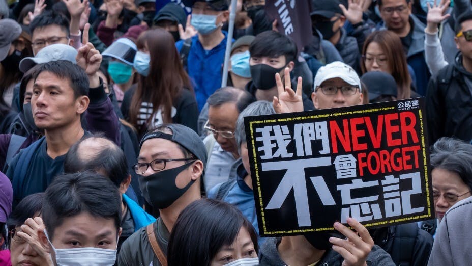然而任何國家制訂國家安全法時，最大爭議點都在國家安全與人民權利之間如何取得平衡。公權力的運用，在國安大原則下幾乎是無遠弗屆，而且在執行時可以獲特殊權力。（Shutterstock）