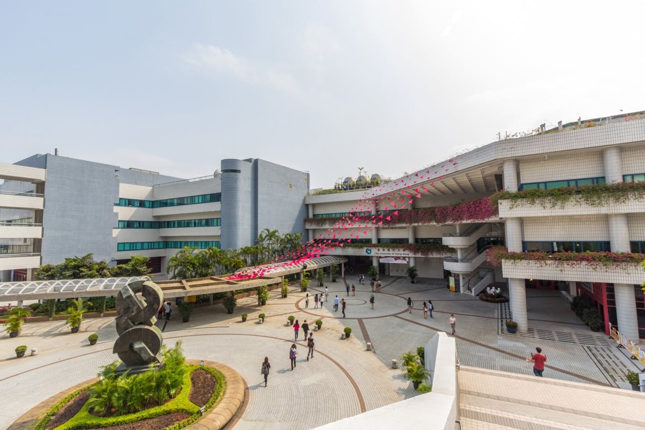 與2016年整體大學排名首十位的大學作比較，城大的得分竟然高於牛津大學。（shutterstock）