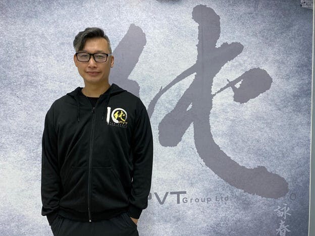 在全球疫情的衝擊下，Jerry率先開辦了網絡教授武術。