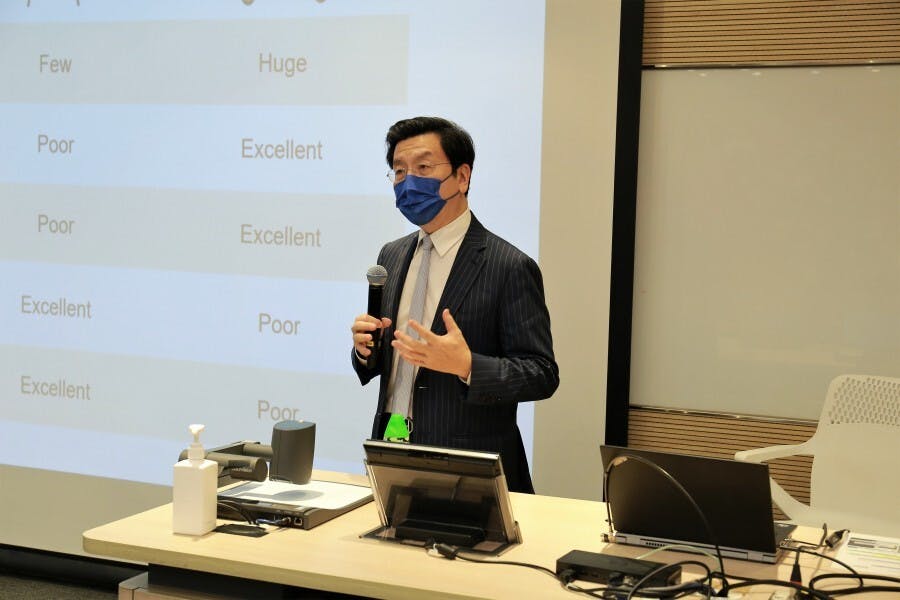 國際知名人工智能專家、「創新工場」董事長兼首席執行官李開復博士。（港大提供圖片）