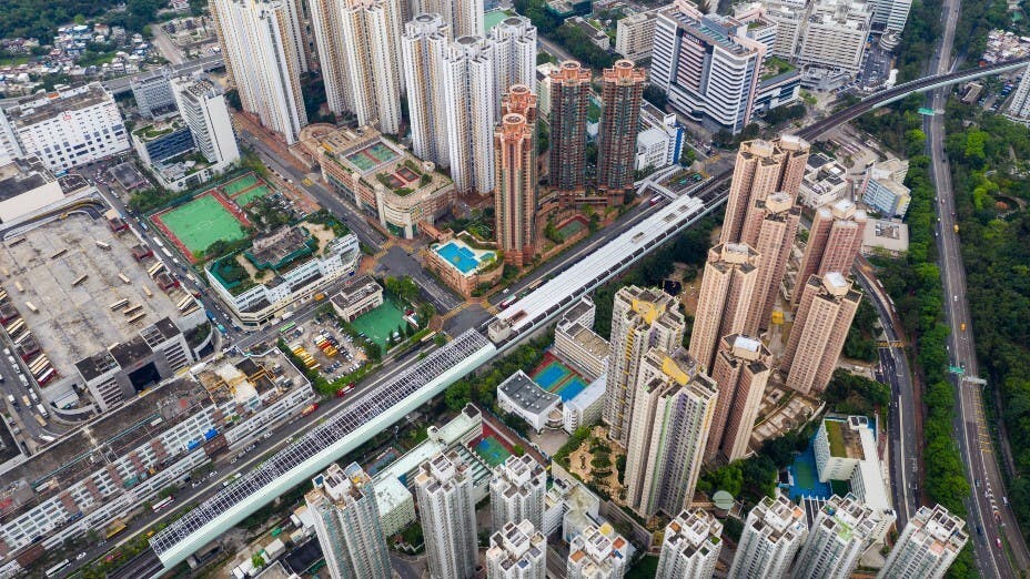 土地收入是特區政府的主要財政支柱，對政府得以在低稅制下提供各種社會服務及公共設施至為重要。（Shutterstock）