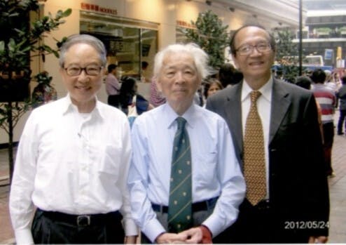 賴恬昌（中）2012年與友人合照。