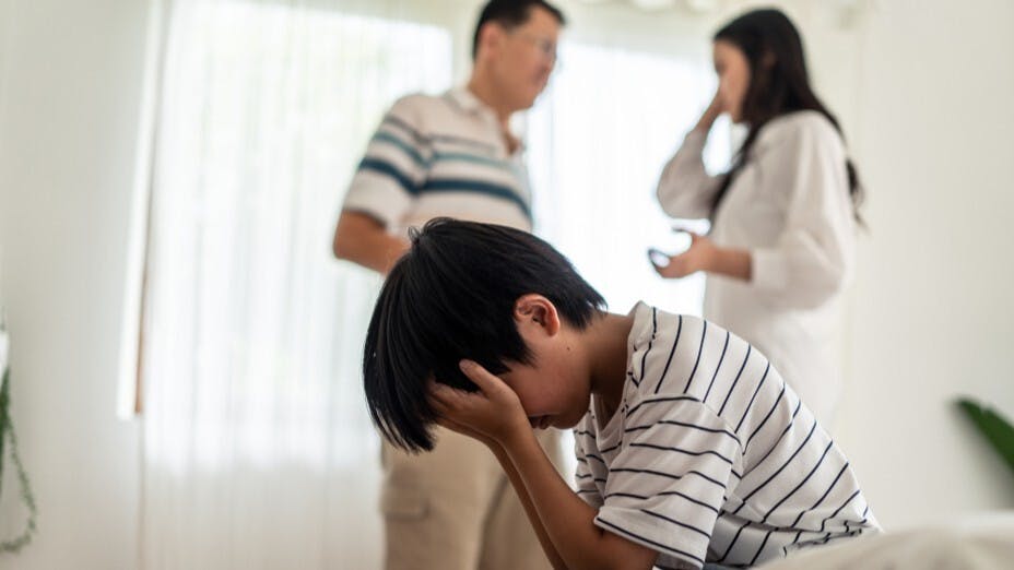 父母不和，對孩子的安全感產生很大的衝擊。（Shutterstock）