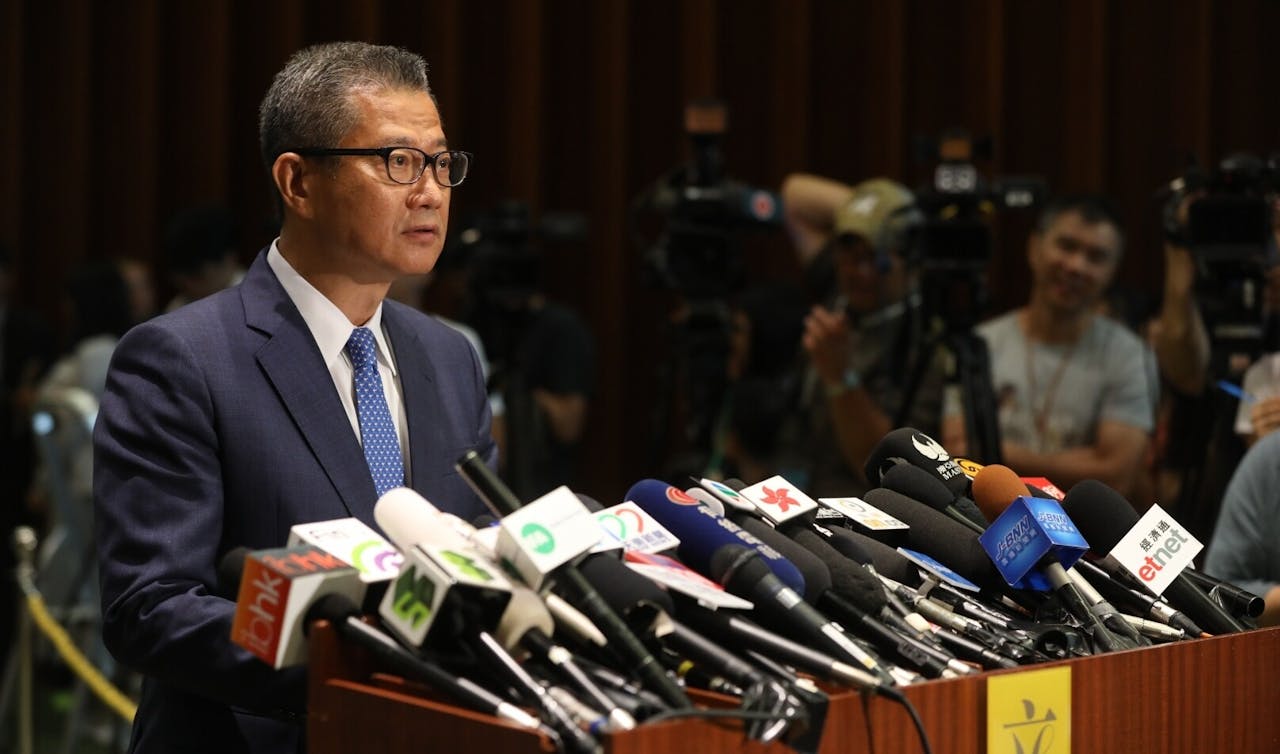 政府若真的想締造一個更好的營商環境的話，減0.5%的標準稅率的效果一定更好。（亞新社）