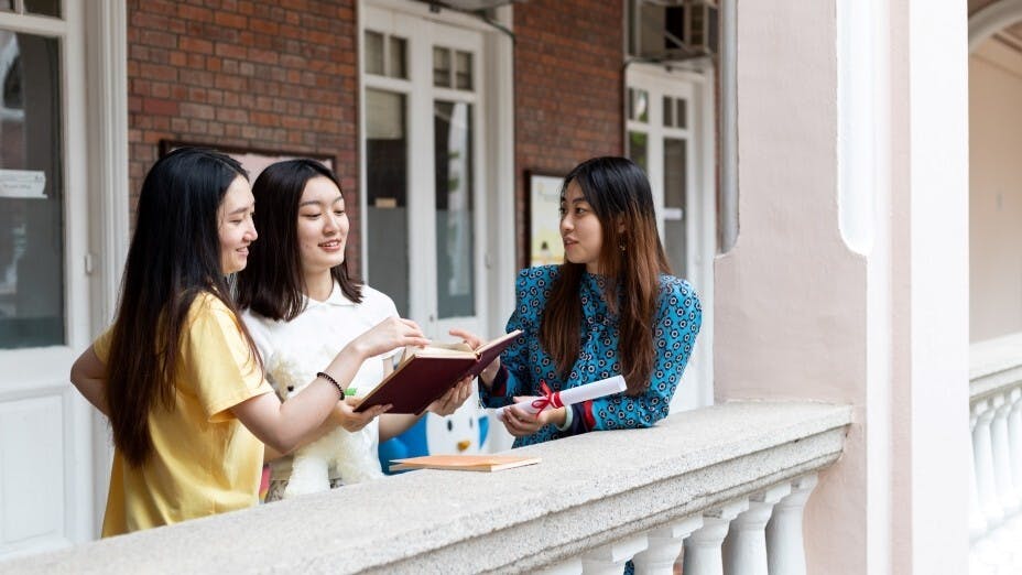 每所私立中學提供的課程不盡相同，不過以IBDP或IGCSE為主流。（Shutterstock）