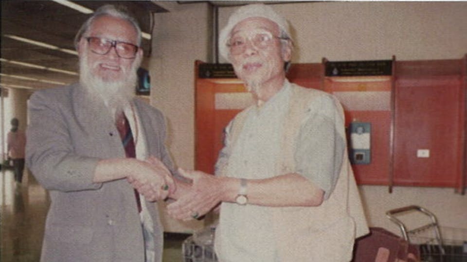 1994年4月7日，韓國宇堂道長突感頭暈，血壓增高。為其治好後，他握手致謝。