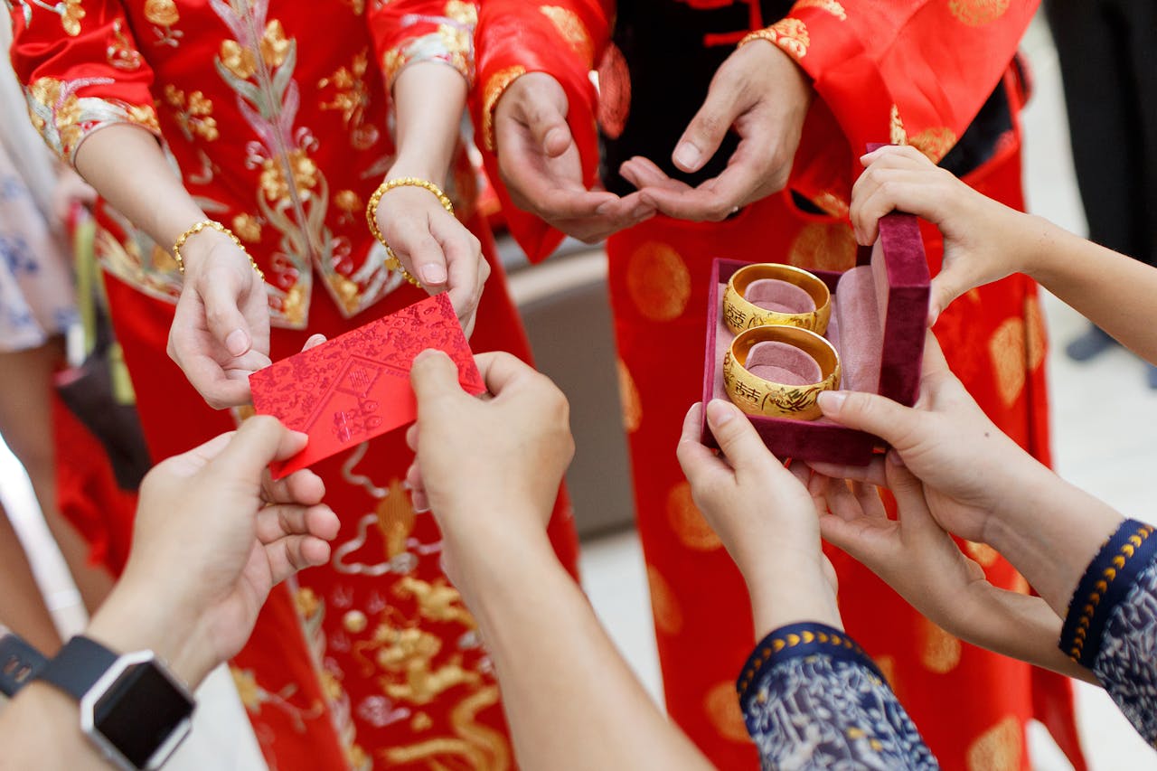 內地有些人為了「結婚時風光」，不惜借「婚貸」而負上一生的債。（Shutterstock）