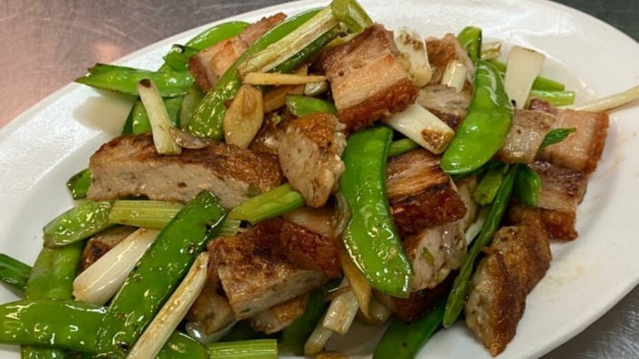 荷豆喬菜炒魚崧燒腩片完成貌。（作者提供圖片）