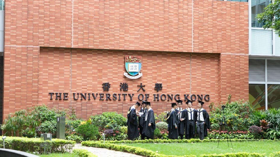 情况就好似大學排名，大學如果能夠發表多一些學術文章，大學排名一定提高，而最新亞洲大學排名，第二是香港大學。（Shutterstock）