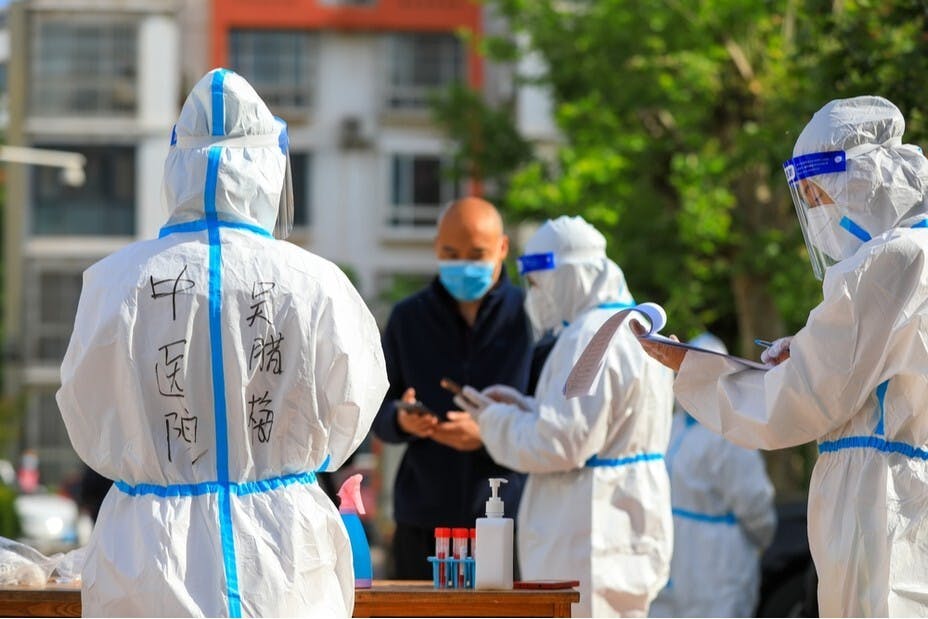 中國民間不斷流傳重症患者多，且出現「白肺」患者。（Shutterstock）