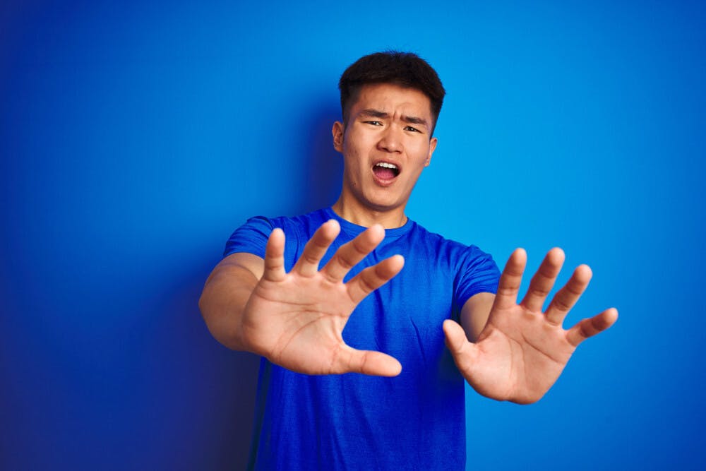 在普通話裏，單一個「震」字，並不能自由地用來表達「恐懼」的意思。（Shutterstock）