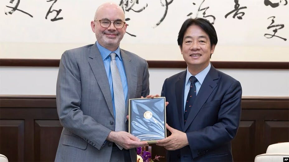 現任美國駐日本大使館副館長谷立言（左），將調任美國在台協會（AIT）台北辦事處處長。（賴清德facebook圖片）