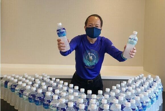 慶祝跑馬20年，感謝香港太古可口可樂贈送逾100支「水動樂」，祝大家也能在運動中找到快樂！