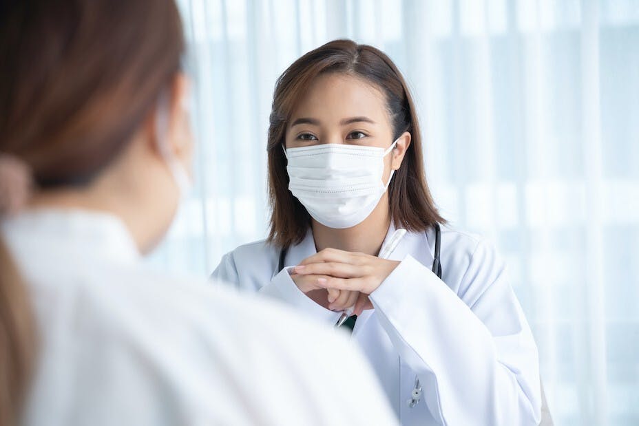 我們未必能治癒所有疾病，但卻可以給病者最誠懇的關懷。（Shutterstock）