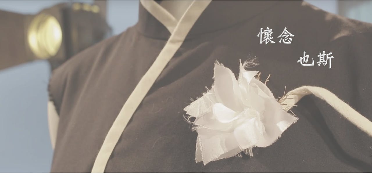 Amy從蓮葉詩組取靈感，取詩中嶙峋的感情和人生態度，以葉的形象設計旗袍，悼念也斯。（設計師：Amy Chan）