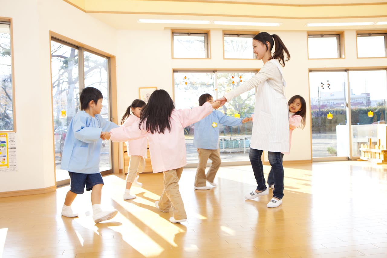 筆者已認為幼稚園教育應該以小班、分組的遊戲教學和互動性為重。（Shutterstock）