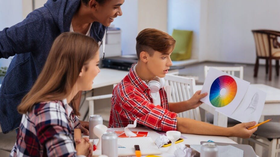 早期的思維訓練對學生未來的思考方式產生重大影響。（Shutterstock）
