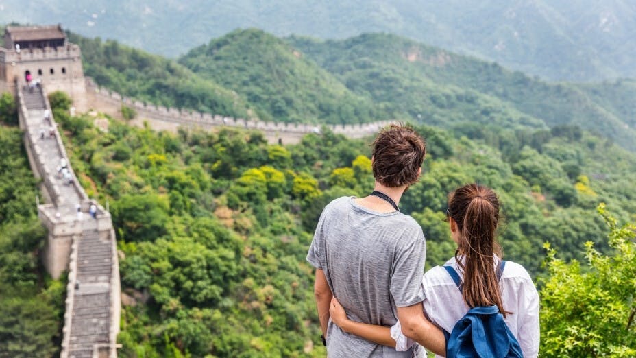 2025年見離卦值年，卦象上離下離，是兩把火。（Shutterstock）