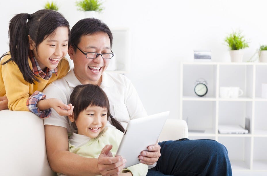 孩子會在玩的過程得到滿足，會悄悄地成長，不自覺地學習。（Shutterstock）