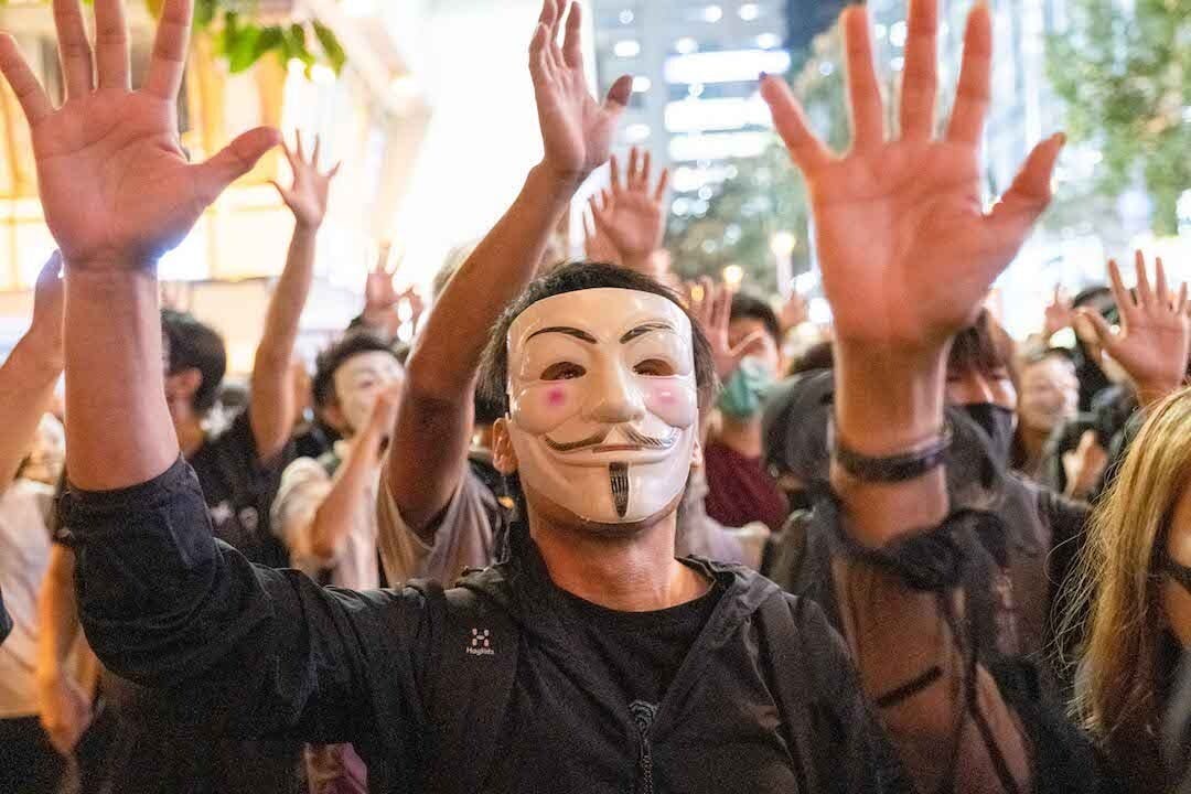 援引《緊急法》的最大要害，不在制定《禁蒙面法》，而在於行政長官的權力無窮大。（亞新社）