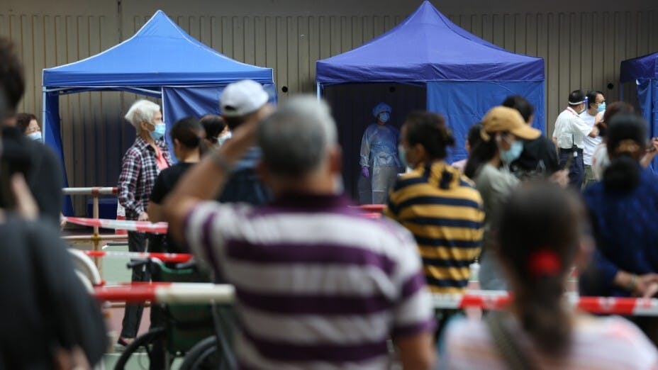 我認為特首選擇現時不搞全民強檢是正確的，只是能決定得快一點就更好。（亞新社）