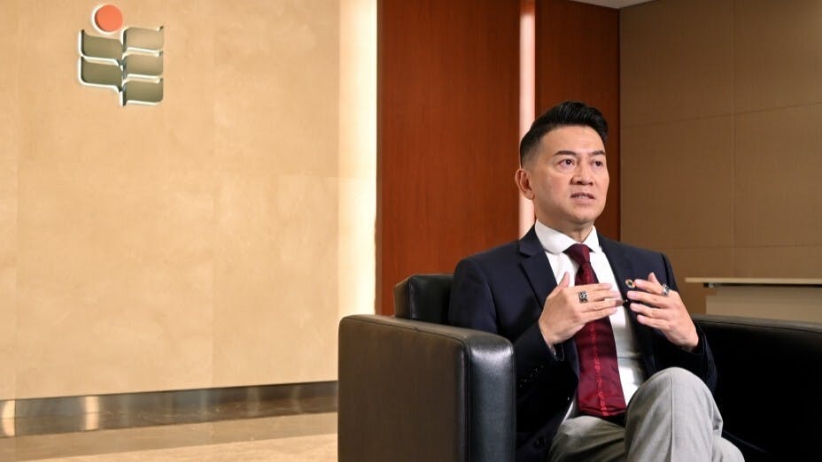 本社近期專訪香港教育大學人文學院院長陳錦榮教授。