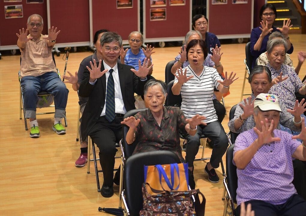 羅致光表示，政府會協助高齡人士就業，也「鼓勵」年長人士報讀僱員再培訓局的課程，但政府不會提供資助。（勞工及福利局Facebook）