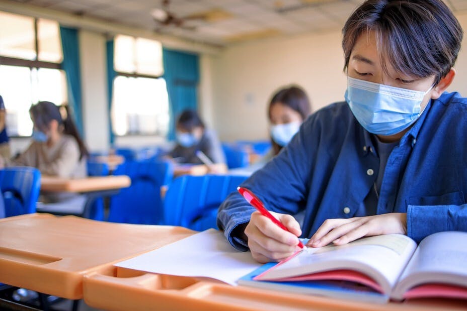 考試只是成長路上的一個章節，絕非定論人生成敗的戰場。（Shutterstock）