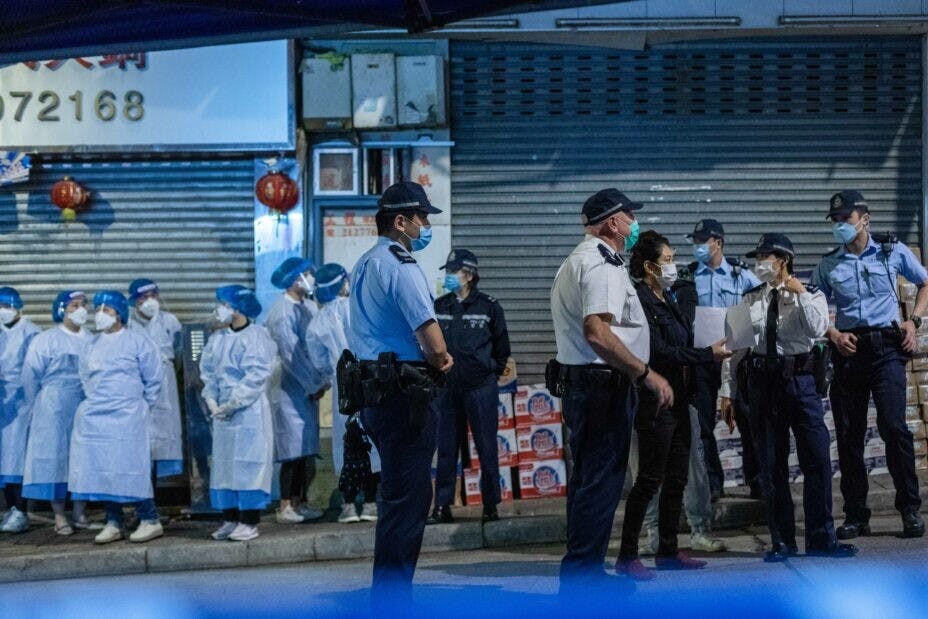 確診率在這個700萬人的城市約0.001%，但整個特區政府和700萬市民已嚴陣以待。（亞新社）