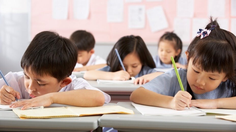 培養國民身份認同，重點落在如何有效融入在本身課程之中。（Shutterstock）