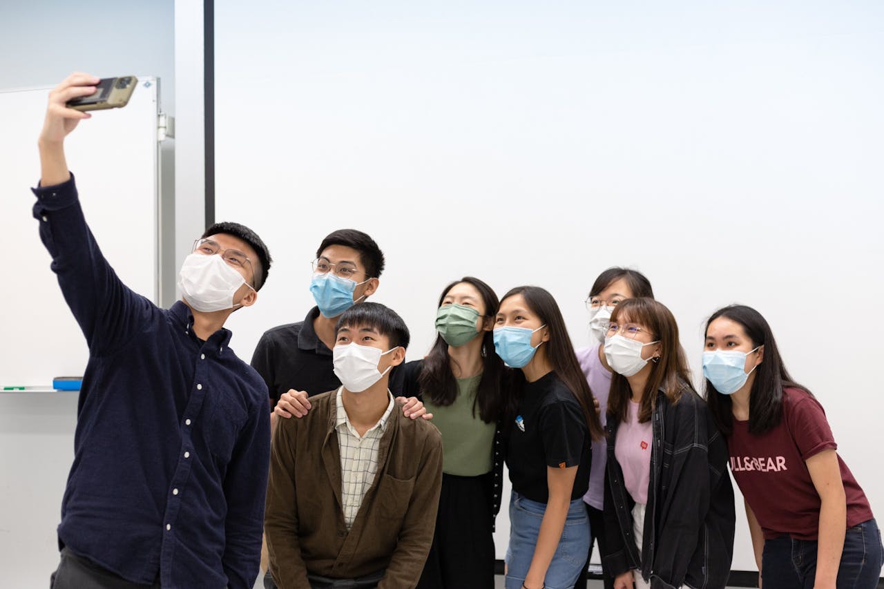 有一組同學懂得為小組交流自行訂立規則，發揮自學和探究式學習的優點。有同學又懂得通過回饋促進學習，了解交流和合作的重要性。（Shutterstock）