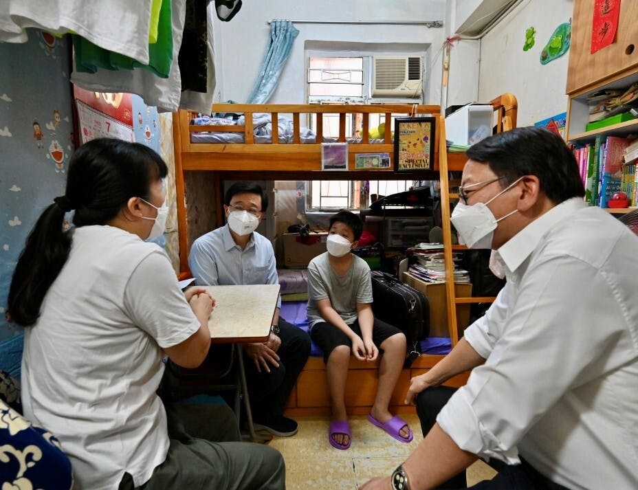 在甄選、配對和管理人生導師方面，有關當局不妨主動聯絡各大學的校友組織。（亞新社）