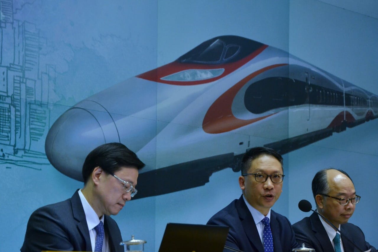 到目前為止，把「內地口岸區」變身為「內地管轄區」的理據，我們只聽到兩個：一個是來自律政司司長袁國強，另一個是來自保安局局長李家超。（亞新社）