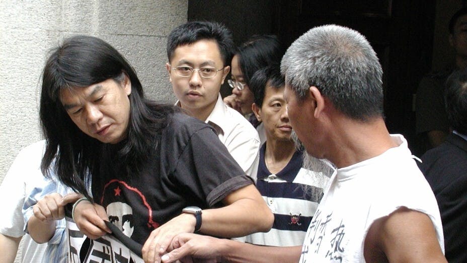 作者與梁國雄雖間有見面，但已明確表明不再認同他們的政治路線。（亞新社）