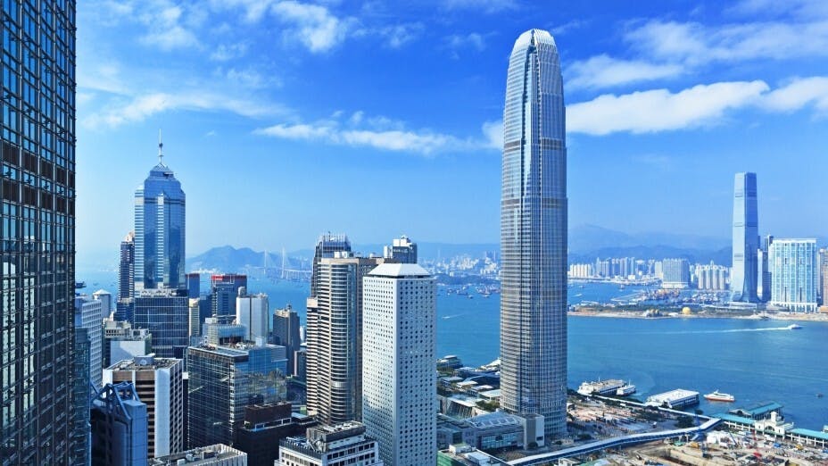 羅奇文章首先指出香港回歸超過四分之一世紀，中國經濟發展成績驕人，但恒指竟然接近完全沒有升過，全球主要市場中包尾，同期標指則升了四倍有多。（Shutterstock）
