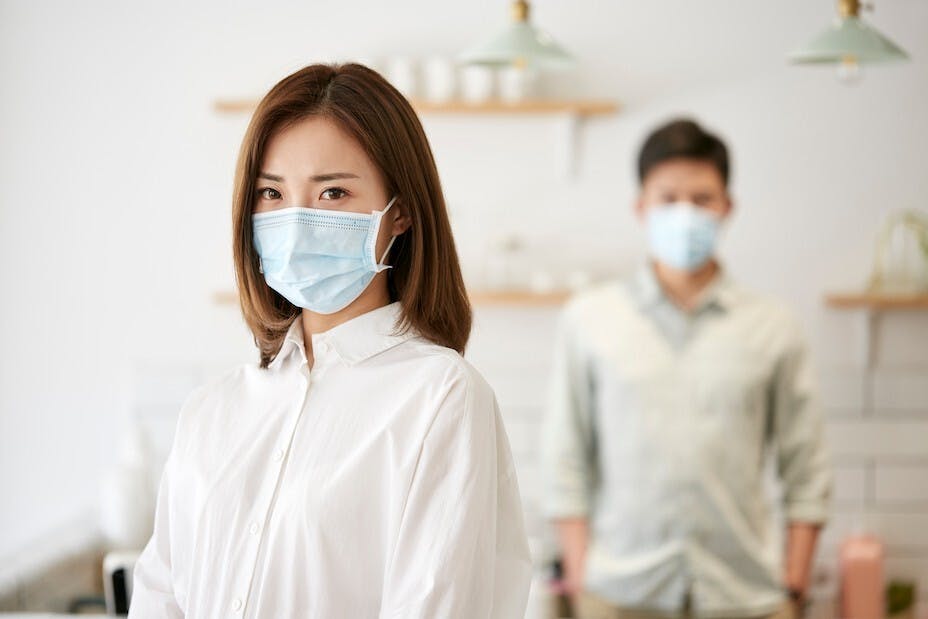 疫症臨頭對夫妻關係也是一大考驗。（Shutterstock）