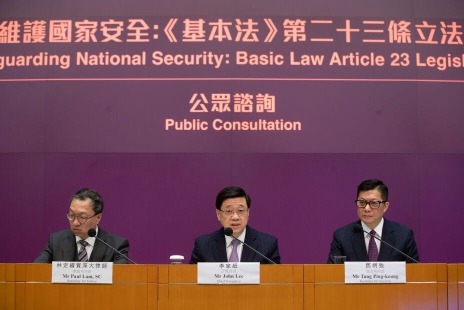 行政長官李家超說，香港特區要盡快完成《基本法》23條立法，認為早一日完成立法，國家安全便早一日得到有效維護，讓香港能夠全力聚焦發展經濟，改善民生，維持香港長期繁榮穩定。（亞新社）