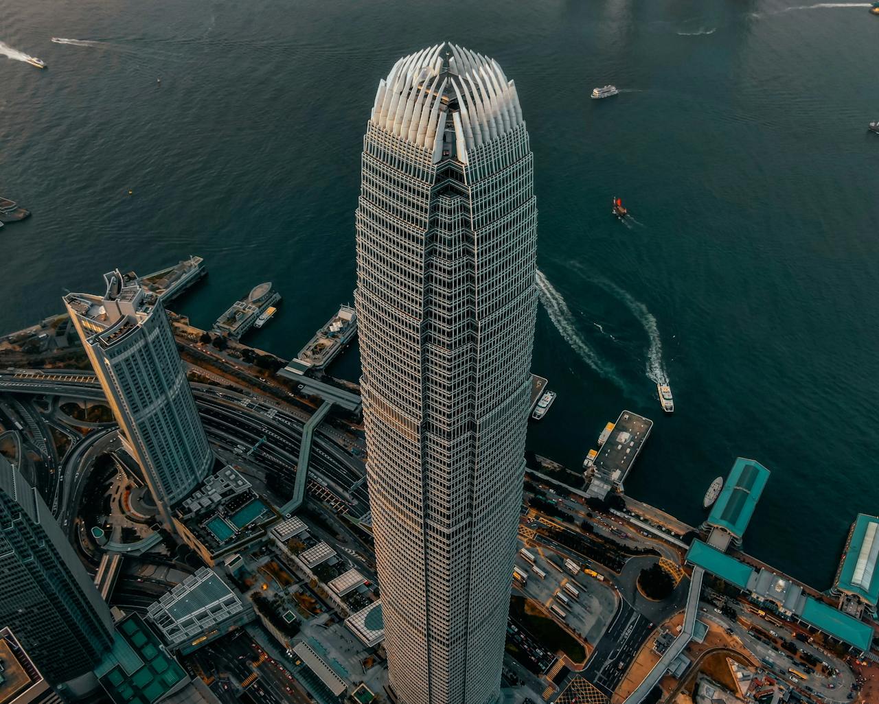 香港作為全球領先的人民幣貿易結算中心，一直支持不同類型的跨境和離岸人民幣交易活動。（Unsplash）
