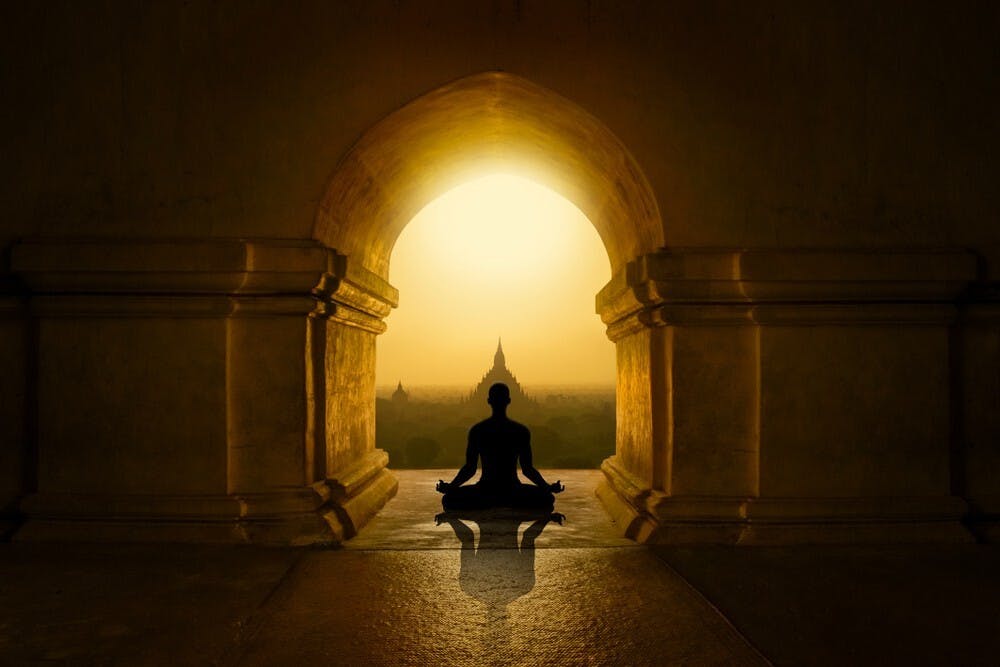 慧遠大師教導後學者，首先要遠離不義，捨棄私利，親近有義之士。（shutterstock）