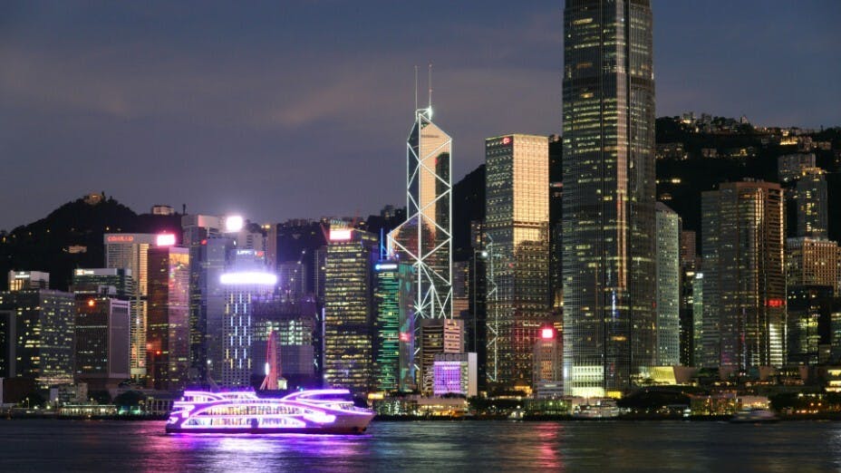 香港新聞工作者聯會在東方之珠號觀光船上舉行慶祝香港回歸祖國25周年晚會。（亞新社）
